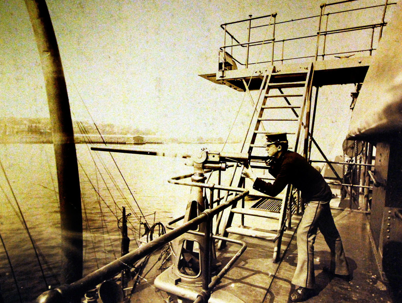 USS_Oregon_(BB-3),_1_pounder_and_gunner_(25762779450).jpg